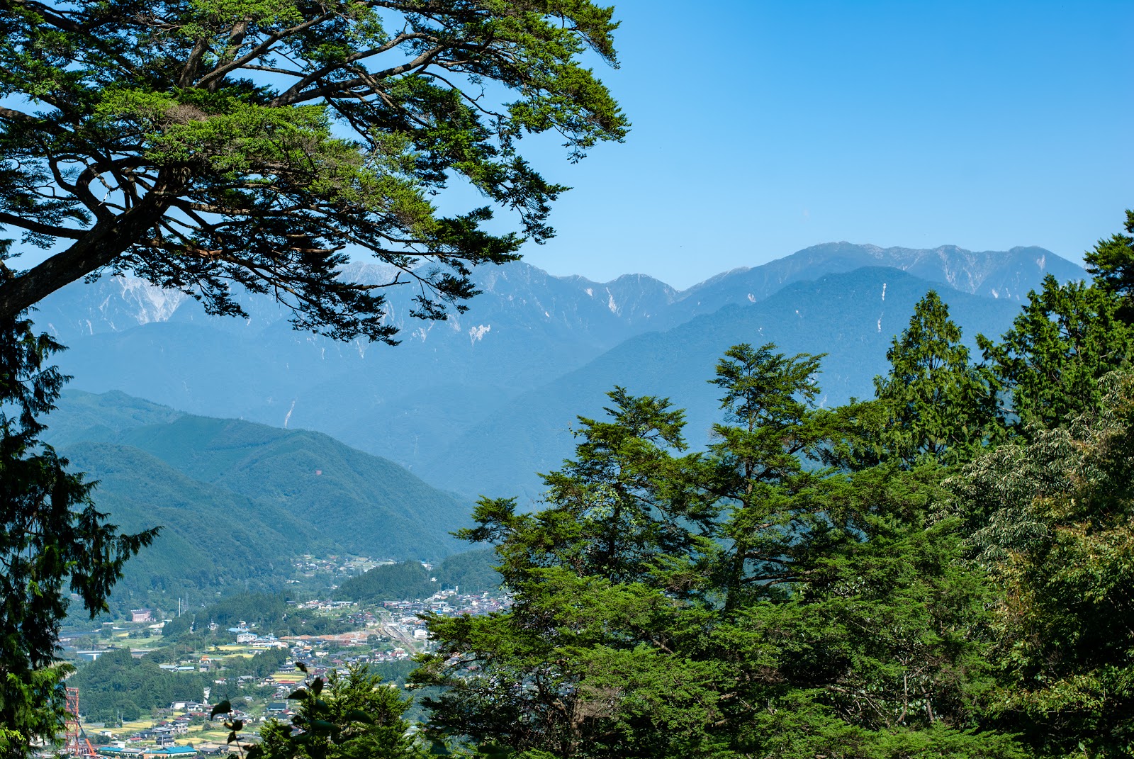 恋路峠から大桑村を望む