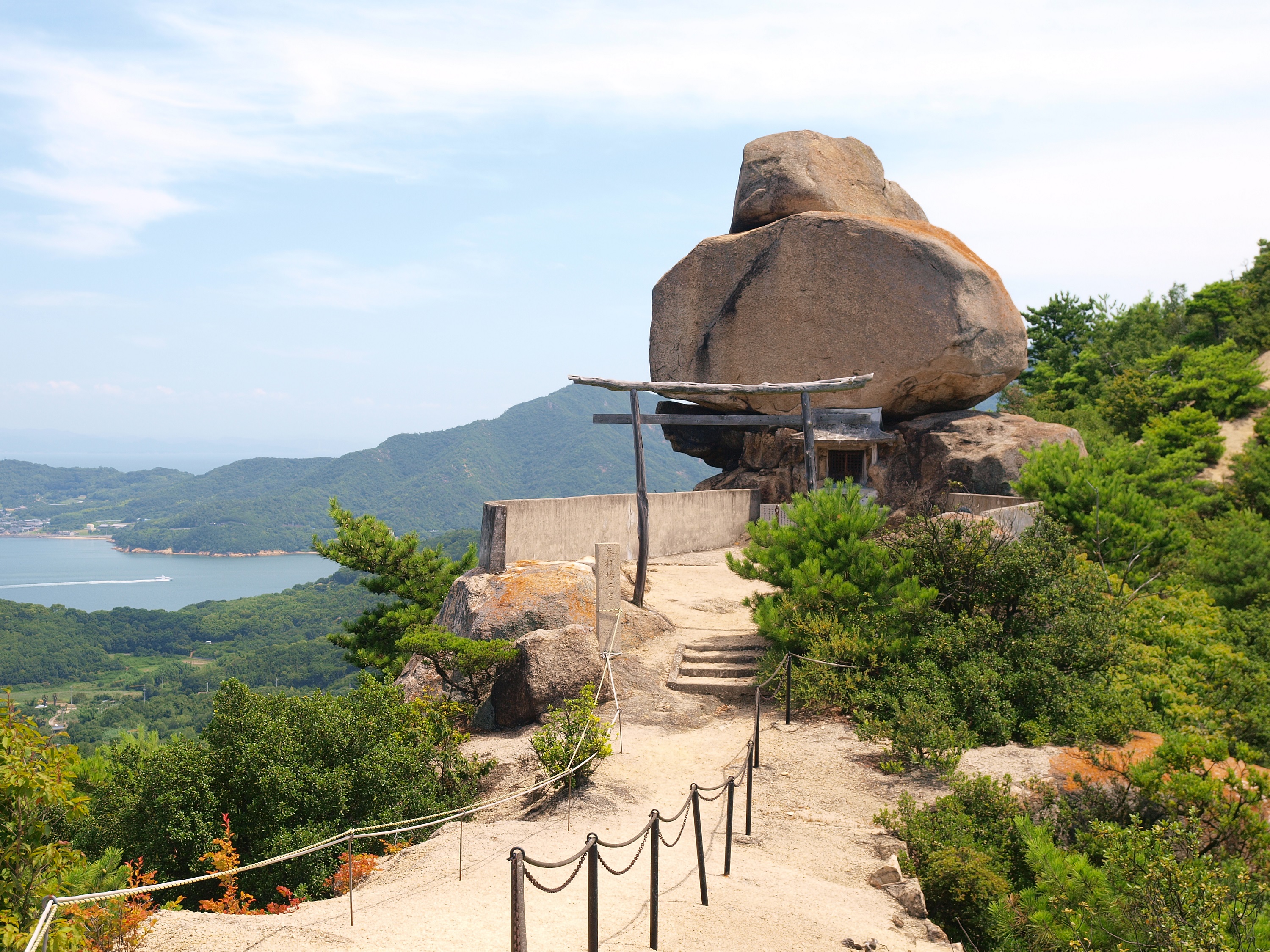 重岩